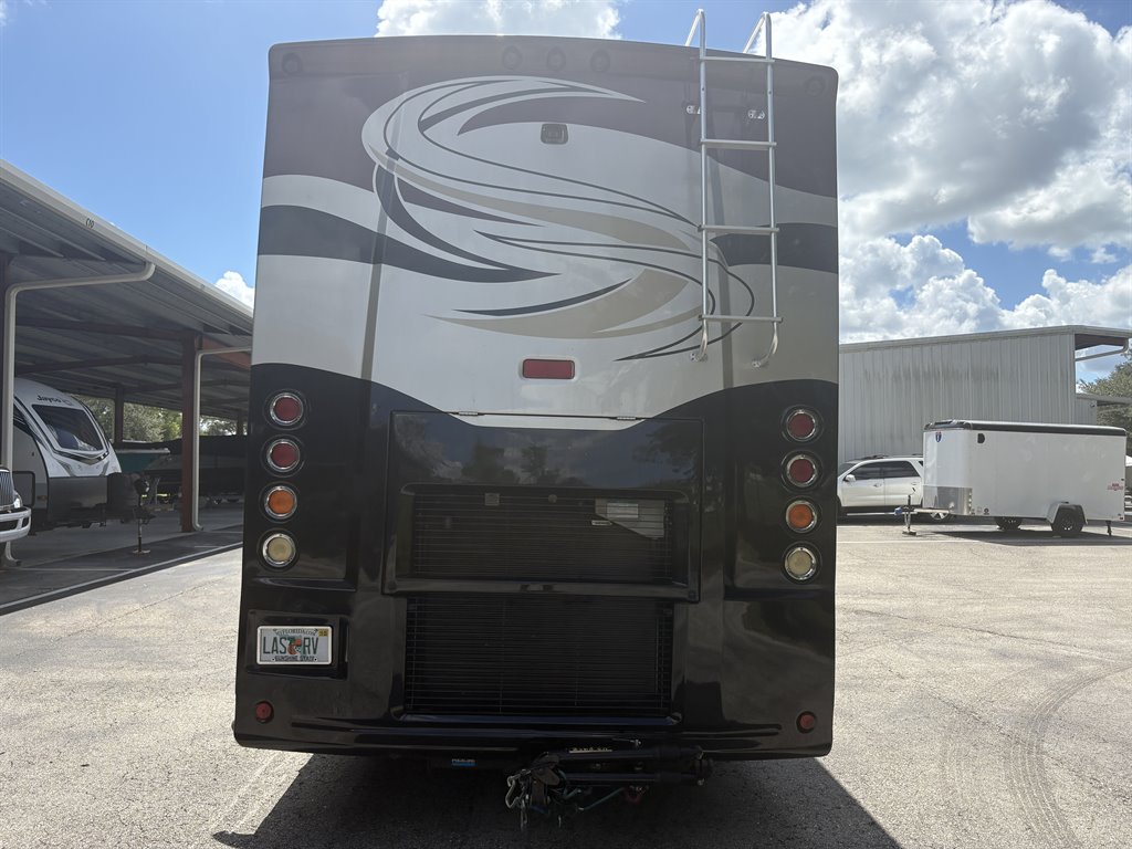 2011 Freightliner Xc Raised Rail Rear Engine Motor Home Chassis - $89,000